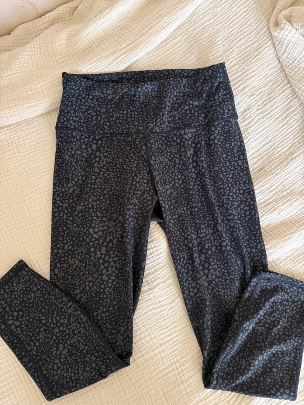 Fabletics Define PowerHold High-Waisted 7/8 Legging black gray animal print gym - Picture 5 of 7